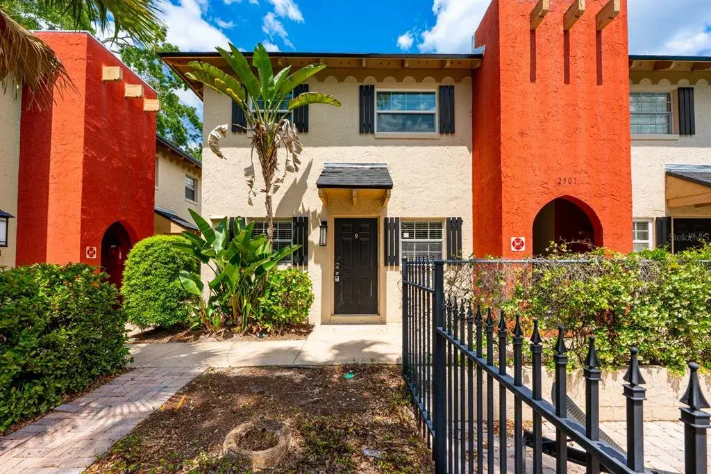 Located in the heart of Orlando’s thriving MILK DISTRICT, this cozy 1-bedroom, 1-bathroom CORNER UNIT condominium offers comfort, convenience, and community.