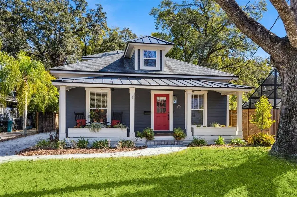 Exterior Front - 913 La Salle