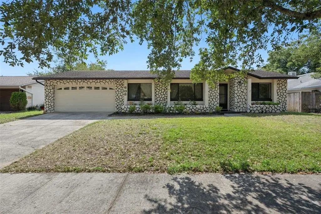 608 Wavecrest Dr