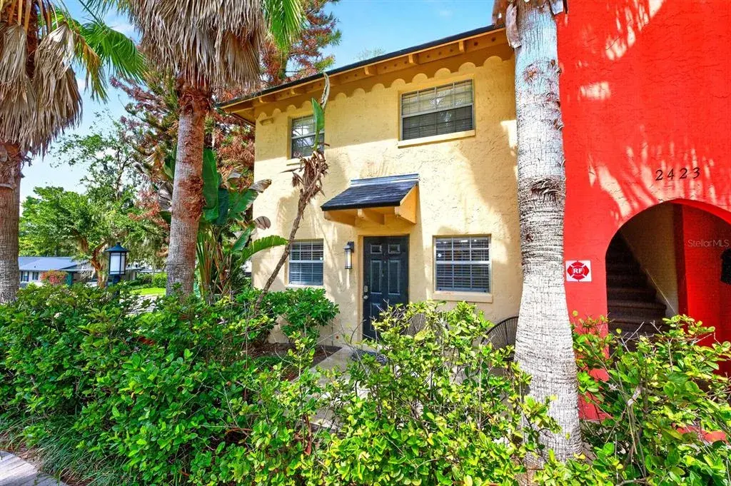 Discover this RARE OPPORTUNITY in Grand Central Square—a beautifully maintained first-floor, 1-bedroom, 1-bath CORNER UNIT condo offering features that are almost impossible to find!