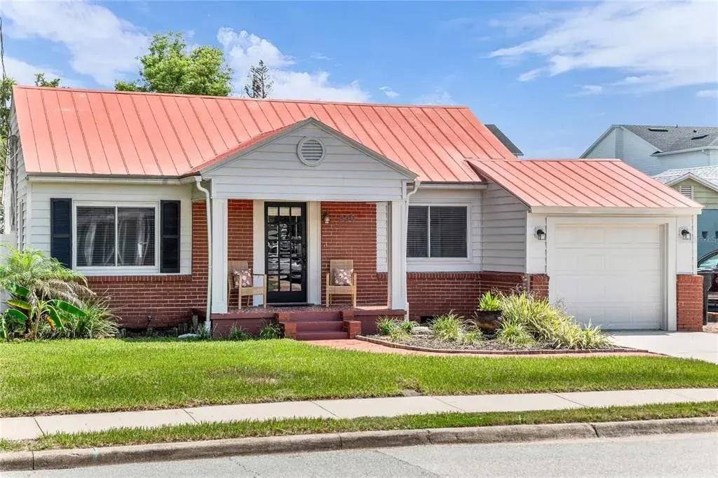Wonderful SODO location with a charming front porch!