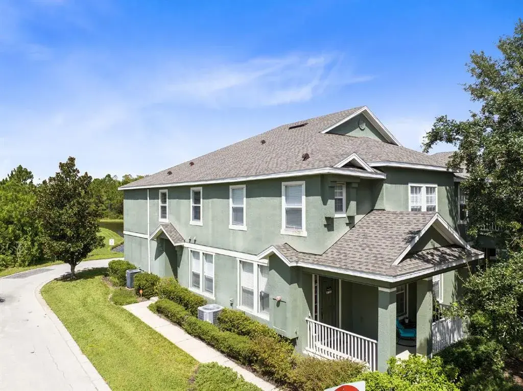 Welcome to this BEAUTIFULLY MAINTAINED 2-bedroom, 2-bath condo in Villas at East Park Condominiums, offering a bright and open layout in an UNBEATABLE LOCATION near Lake Nona and Orlando International Airport.