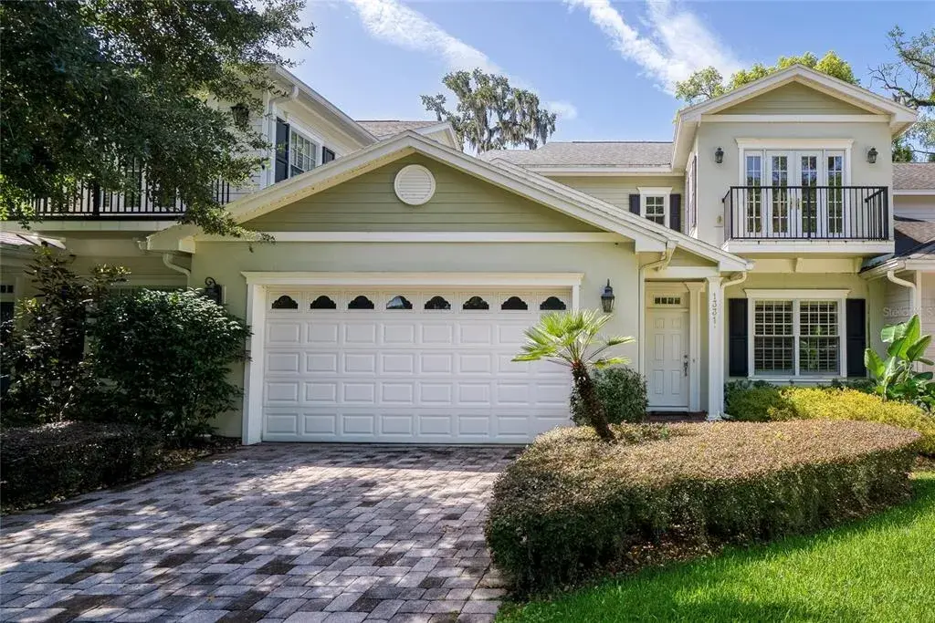 Welcome to 1331 Country Club Oaks Circle!