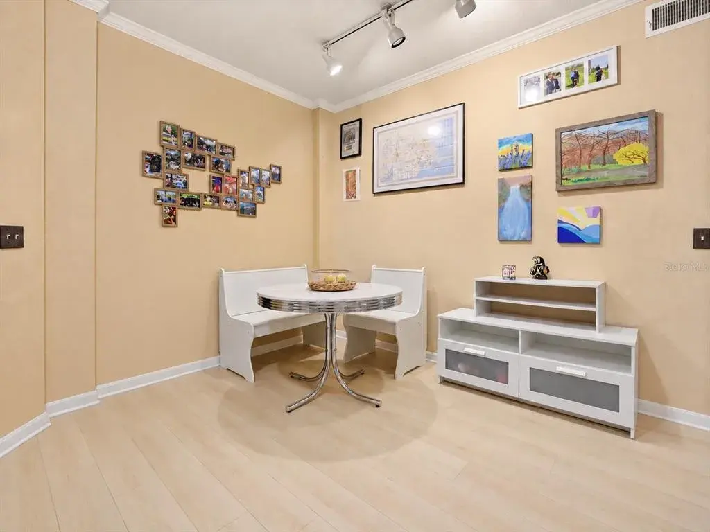 Spacious entryway and Breakfast room