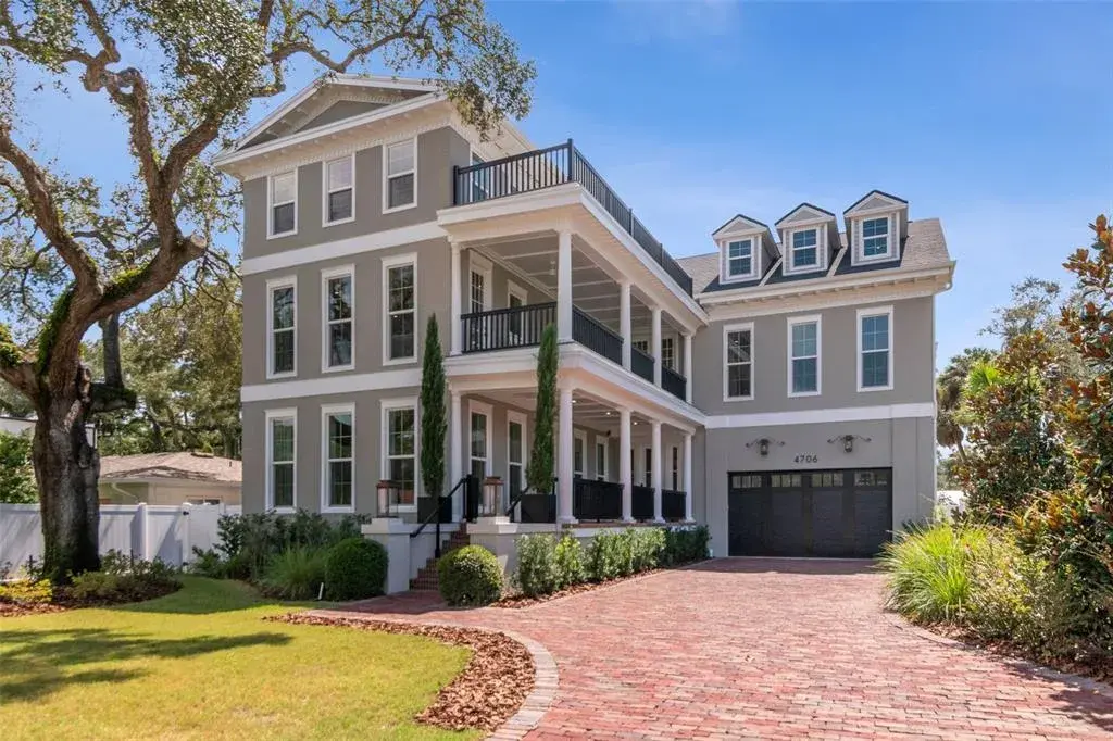 Distinctive Charleston Style Estate