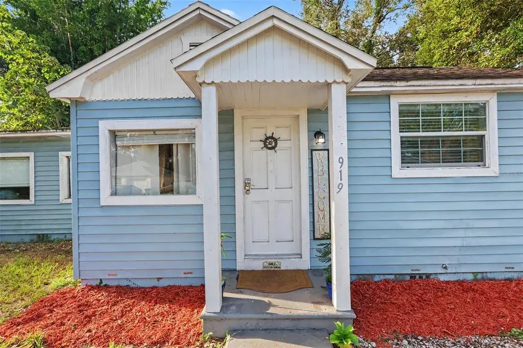 Property for sale at 919 E BOUGAINVILLEA AVE, TAMPA, FL, 33612
