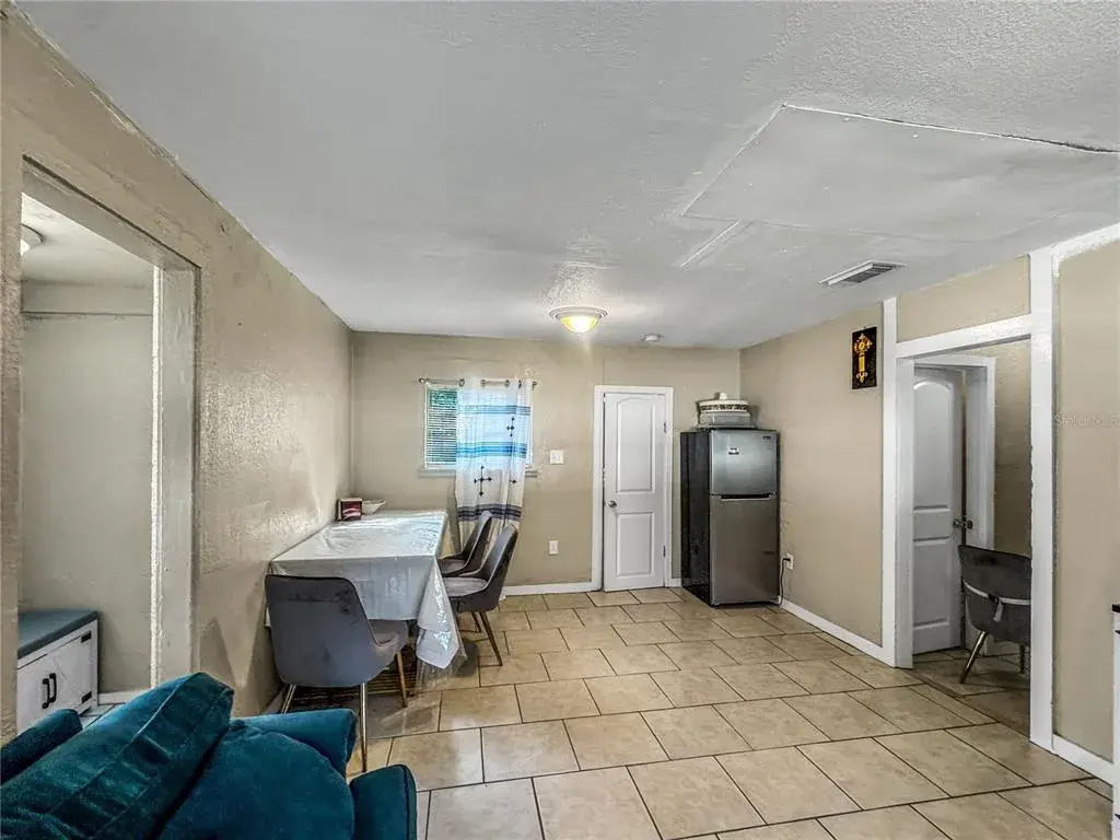 Property for sale at 8307 N HILLSBOROUGH LANE, TAMPA, FL, 33604