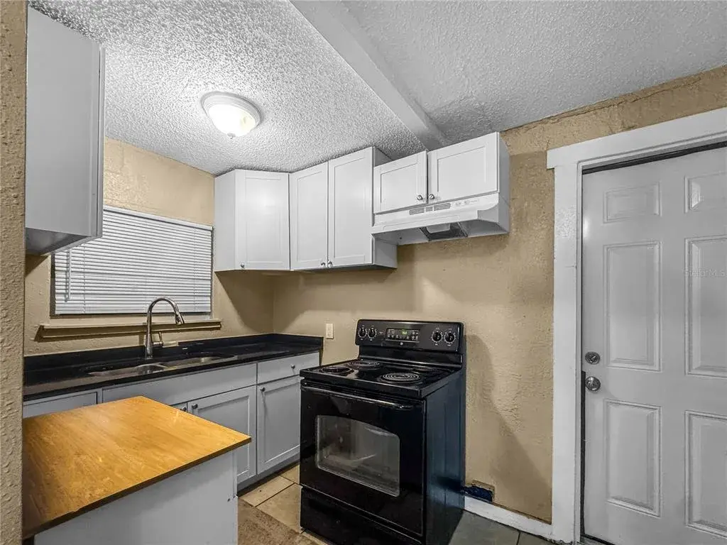 Property for sale at 8307 N HILLSBOROUGH LANE, TAMPA, FL, 33604