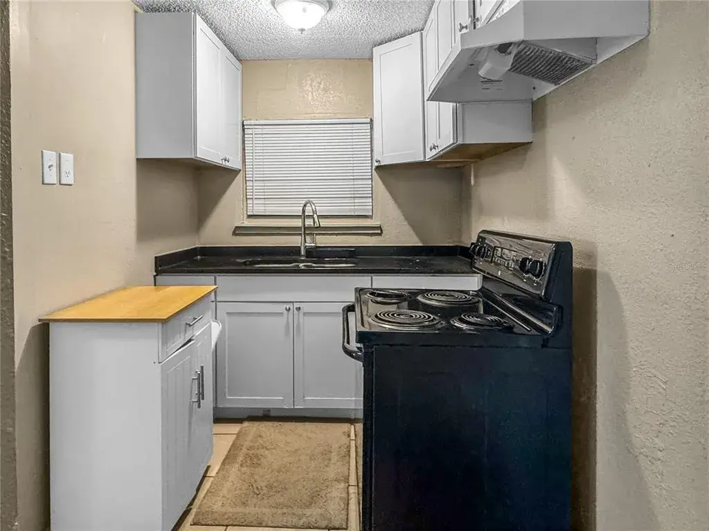 Property for sale at 8307 N HILLSBOROUGH LANE, TAMPA, FL, 33604