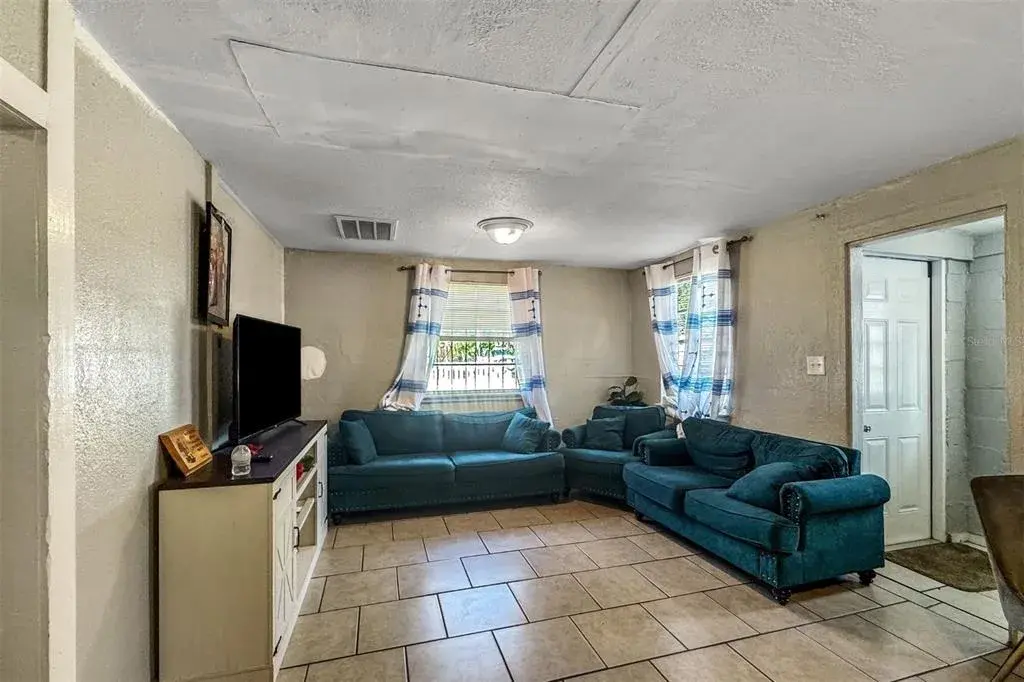 Property for sale at 8307 N HILLSBOROUGH LANE, TAMPA, FL, 33604