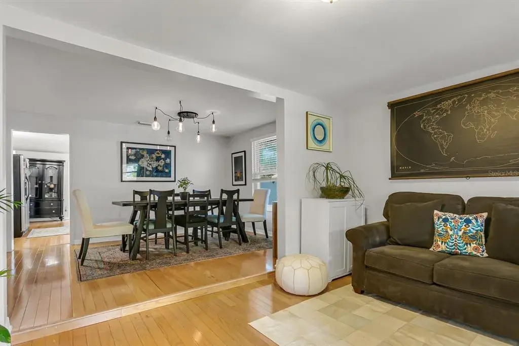 Entry Foyer/Den