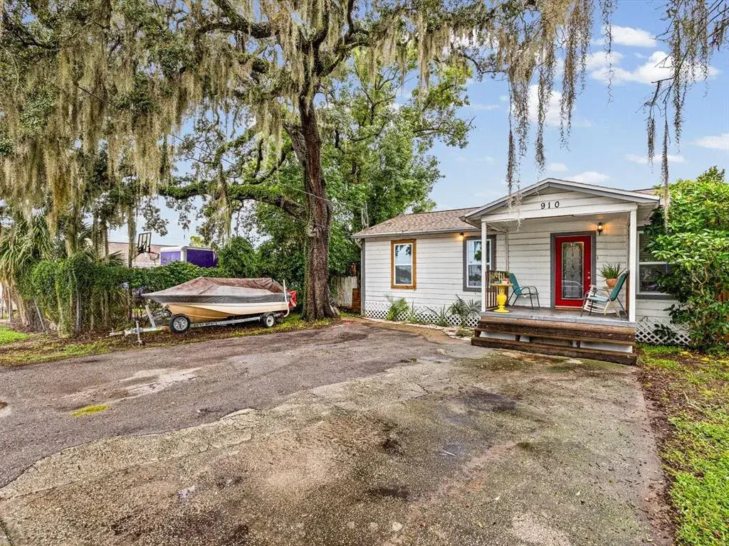 Property for sale at 910 E ESKIMO AVENUE, TAMPA, FL, 33604