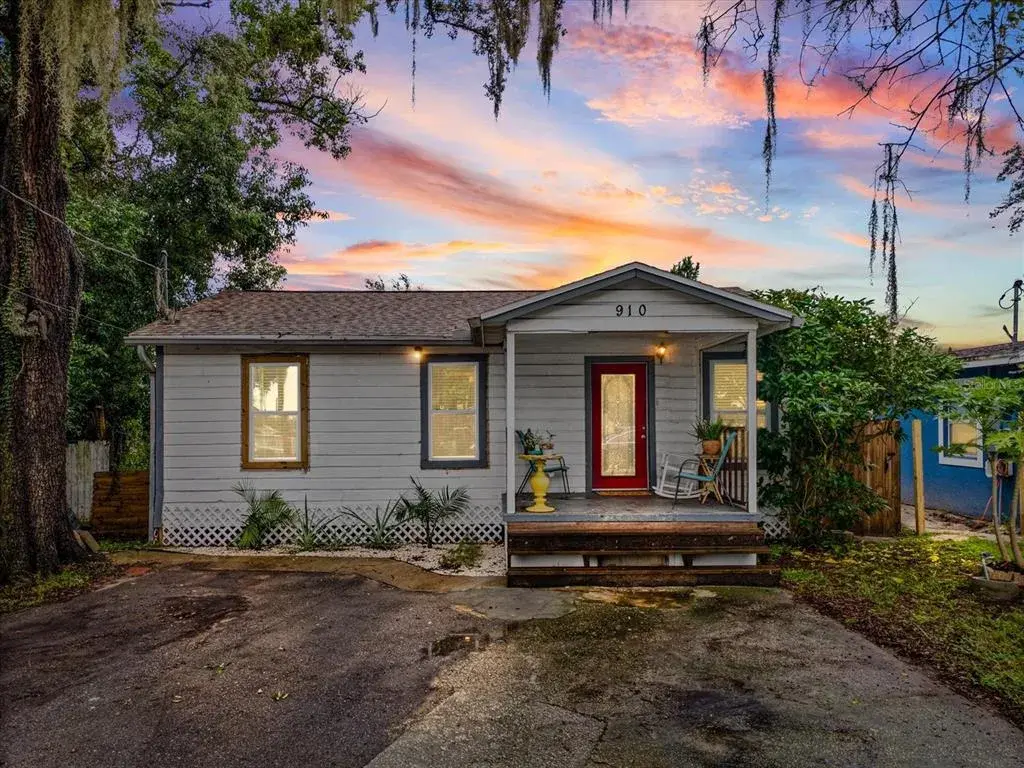 Property for sale at 910 E ESKIMO AVENUE, TAMPA, FL, 33604
