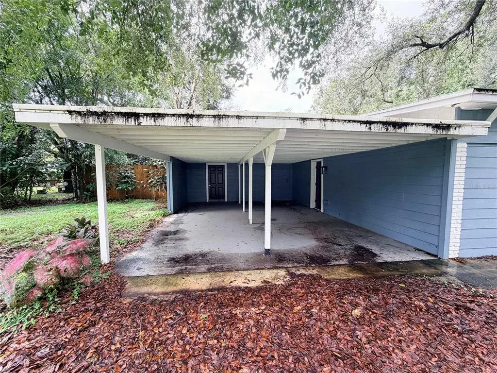 2003 E Clinton St Carport