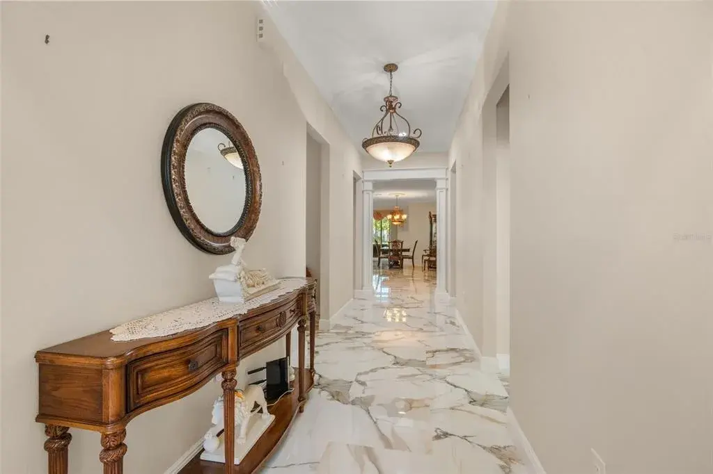 Front Entry/Hallway