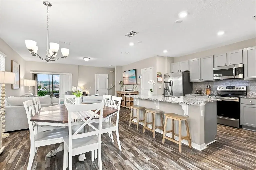 Dining area & Kitchen