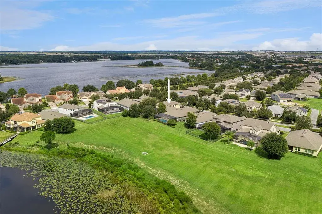 Over 3 Acres of Green Space between House & Lake