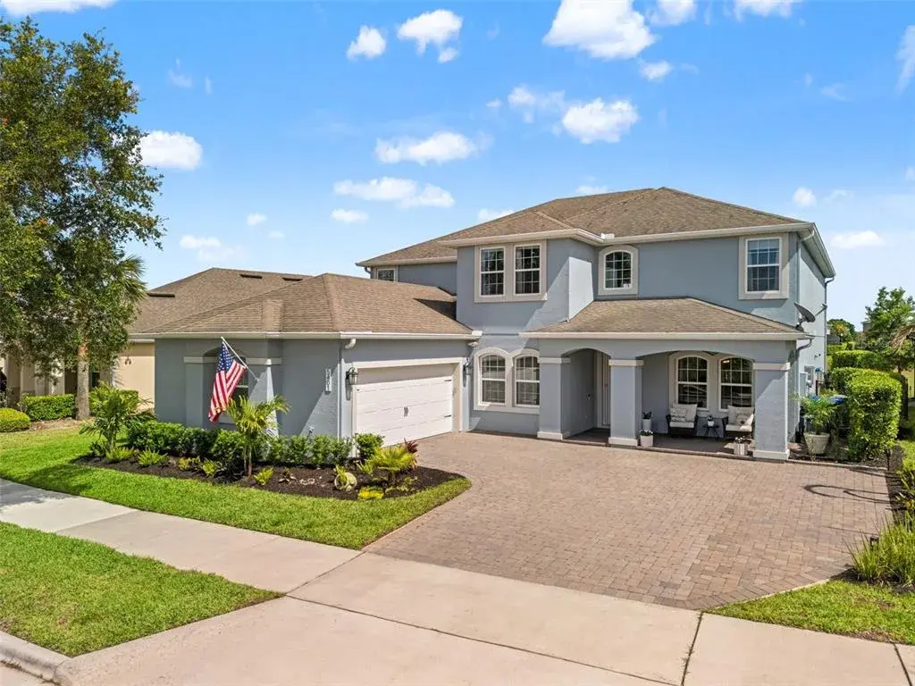 Location - 1 minute drive to Hamlin Town Center