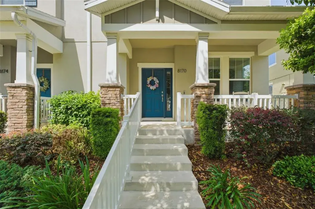 Welcome to this beautiful Summerlake Townhome!
