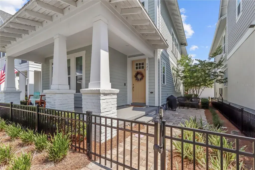 Property for sale at 923 COLIE ALLEY, WINTER GARDEN, FL, 34787