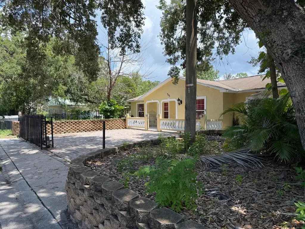 Property for sale at 711 S EMORY AVENUE, KISSIMMEE, FL, 34741