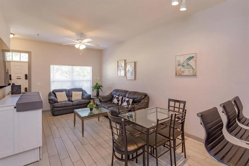 Dinnette / living room