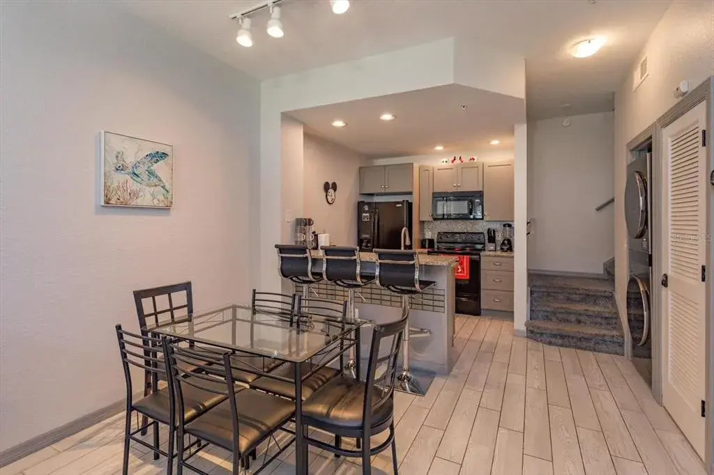 Dinnette / kitchen
