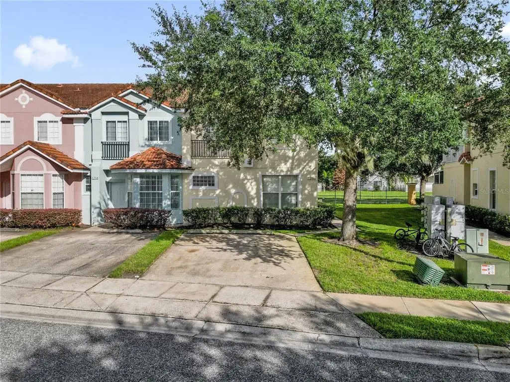 Property for sale at 1266 S BEACH CIRCLE, KISSIMMEE, FL, 34746
