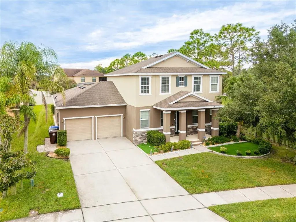 Front exterior of this Kissimmee single-family home in Shingle Creek Reserve at The Oaks