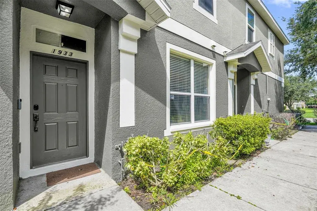 Welcome Home to 1933 Estancia Cir, Kissimmee, FL 34741