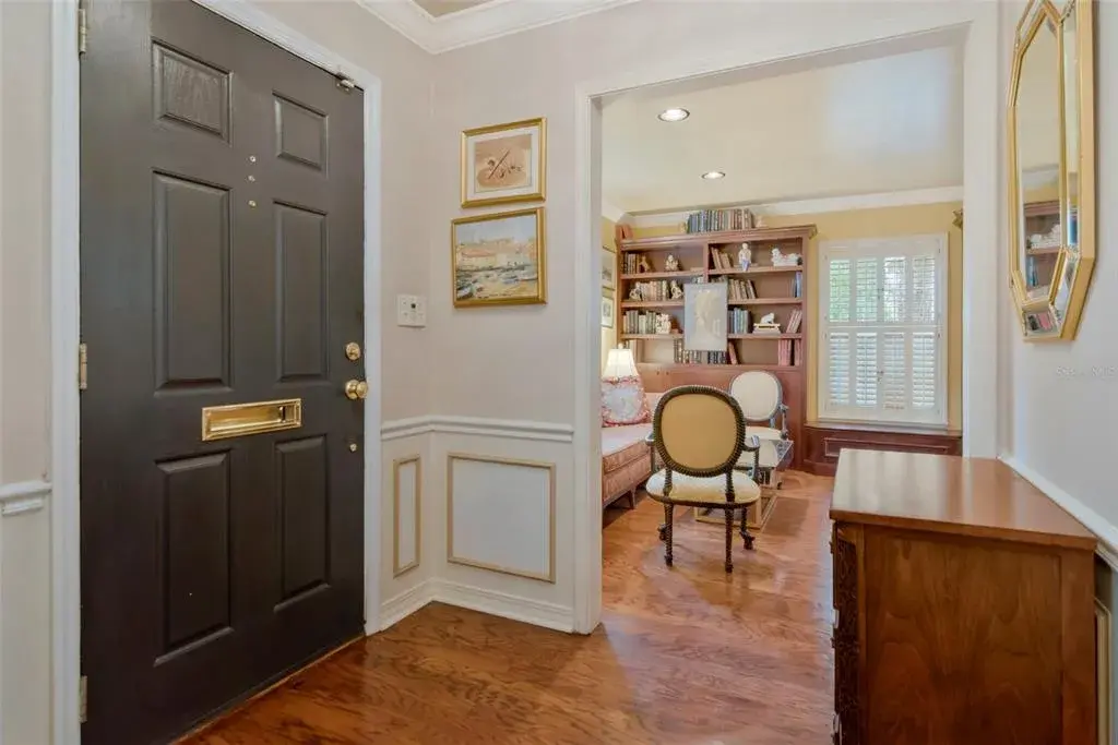 Pretty foyer