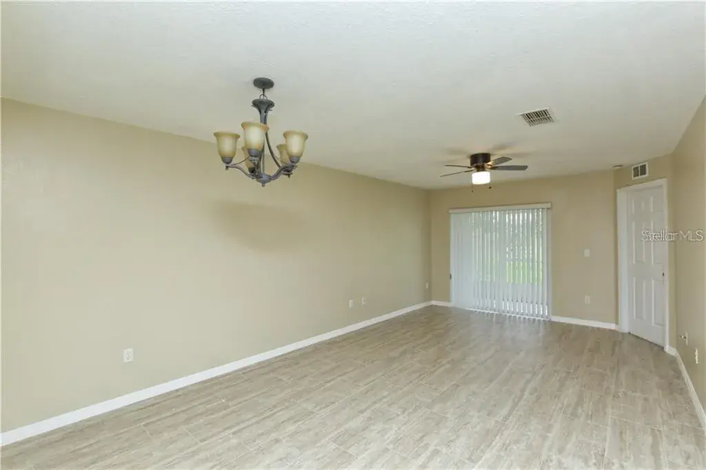 Living/dining combo