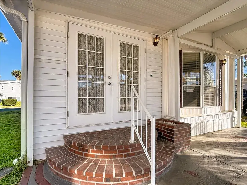 Double entry doors
