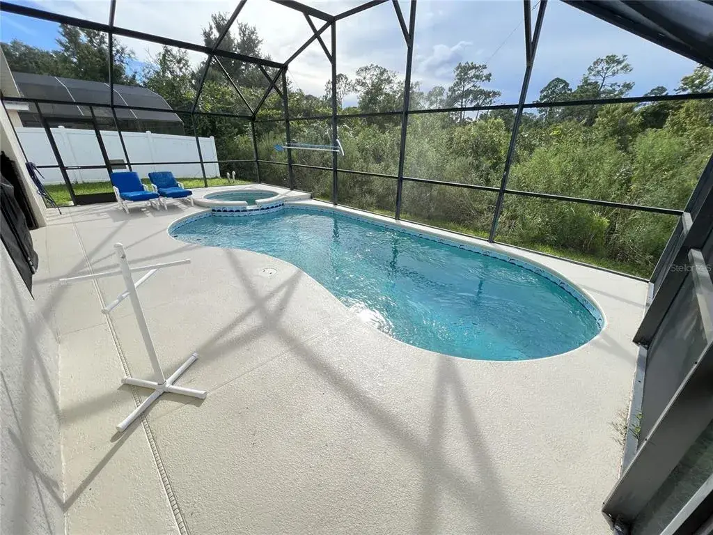 Heated Pool & Spa -Private Wooded View Backyard