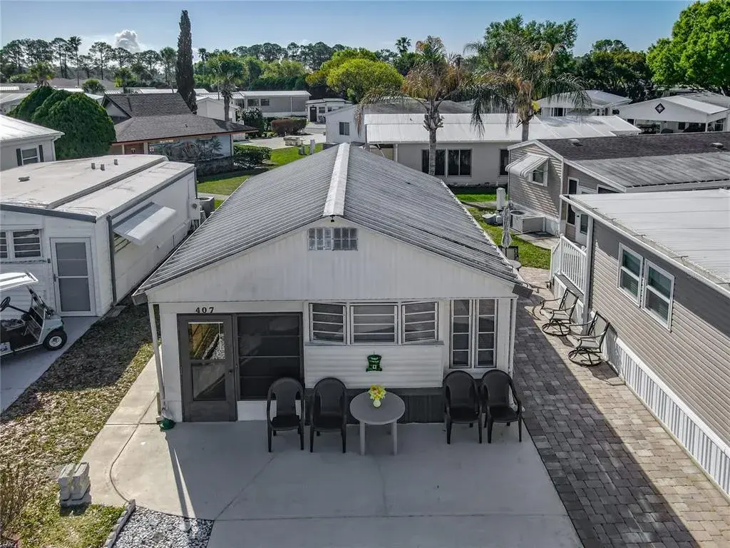 Fantastic location - backing to common ground and bath house 8