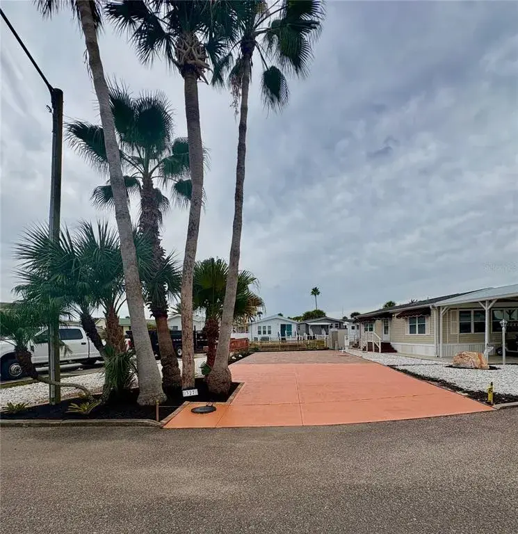 Property for sale at 9000 US HIGHWAY 192 UNIT 327, CLERMONT, FL, 34714