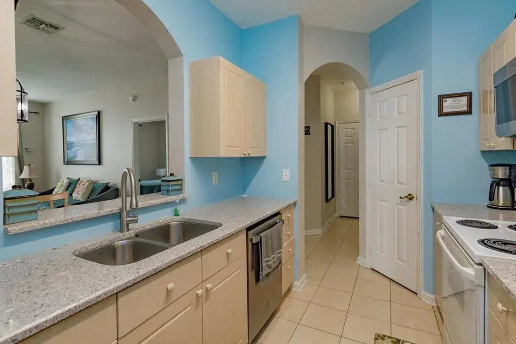 Property for sale at 2302 SILVER PALM DR UNIT 204, KISSIMMEE, FL, 34747