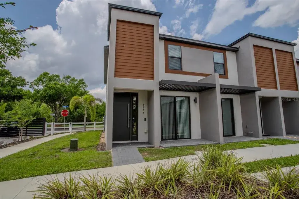 front angle of your corner unit townhouse.