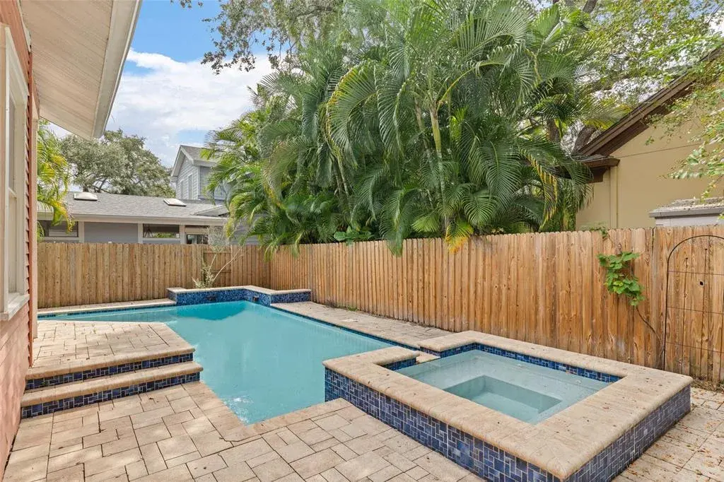 Property for sale at 2410 W JETTON AVENUE, TAMPA, FL, 33629