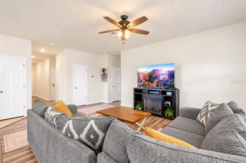 Property for sale at 272 CITRUS ISLE LOOP, DAVENPORT, FL, 33837
