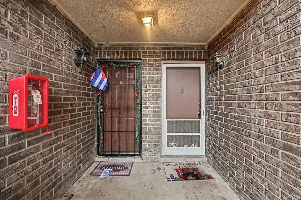 Property for sale at 305 E WELLINGTON COURT UNIT 64, TAMPA, FL, 33604