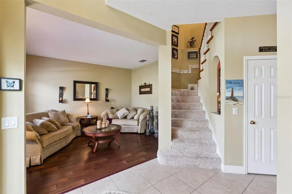 Foyer/Living Room