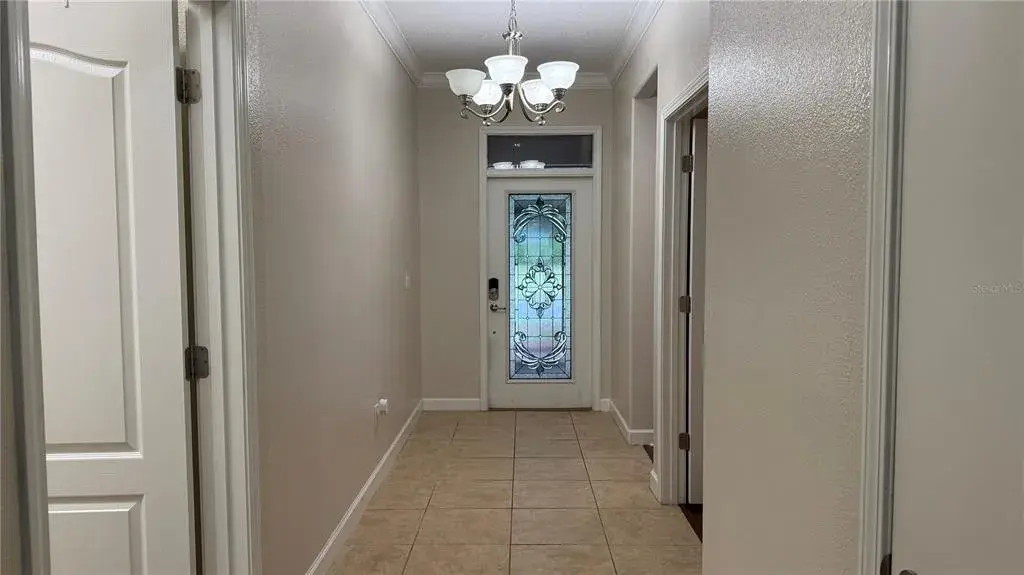 FOYER WITHOUT FURNITURE