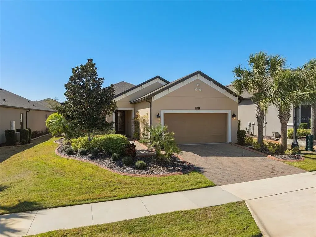 Front View showing great curb appeal