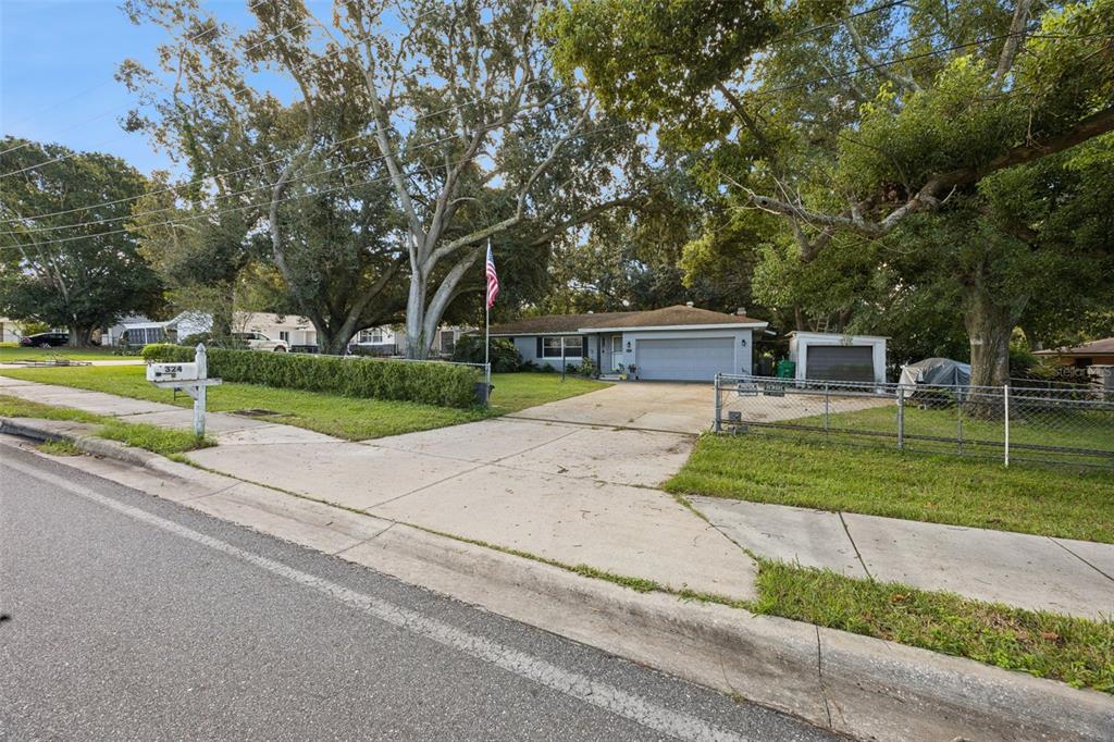 Property for sale at 324 E FULLERS CROSS ROAD, WINTER GARDEN, FL, 34787