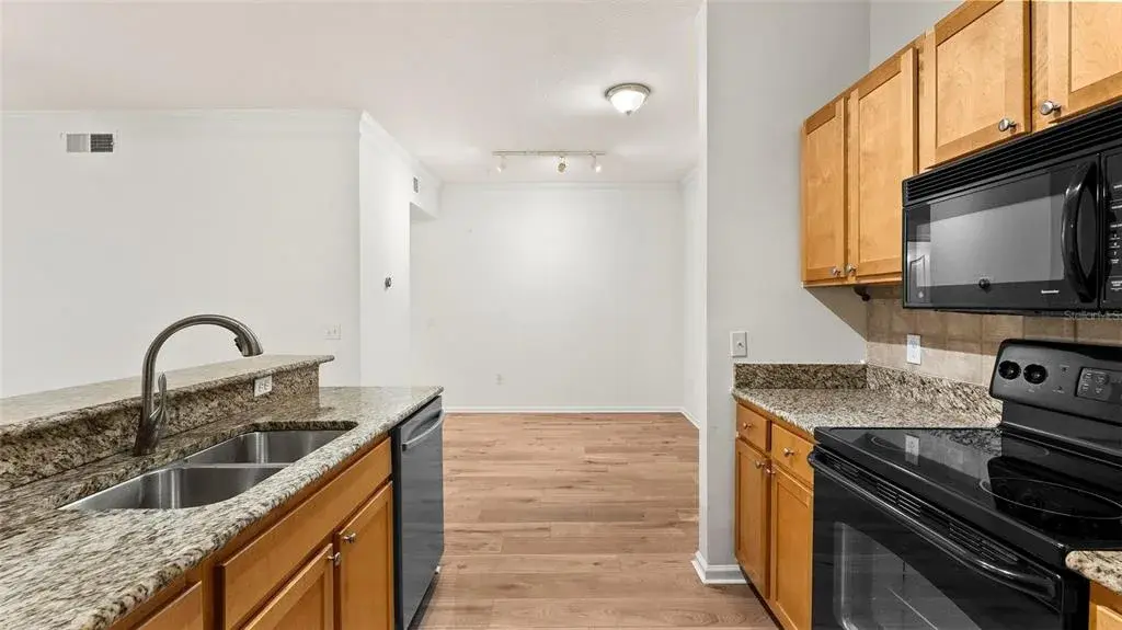STAGED PRIMARY ROOM