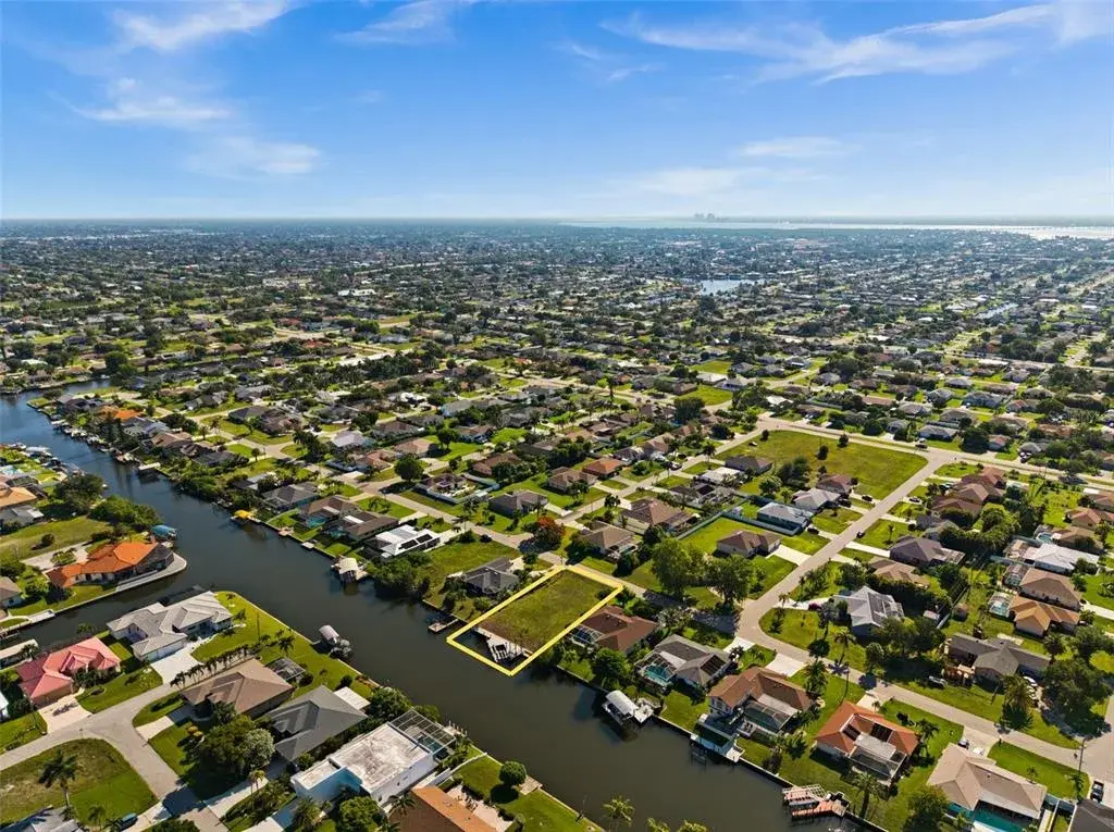 Close to shopping, restaurants and medical centers