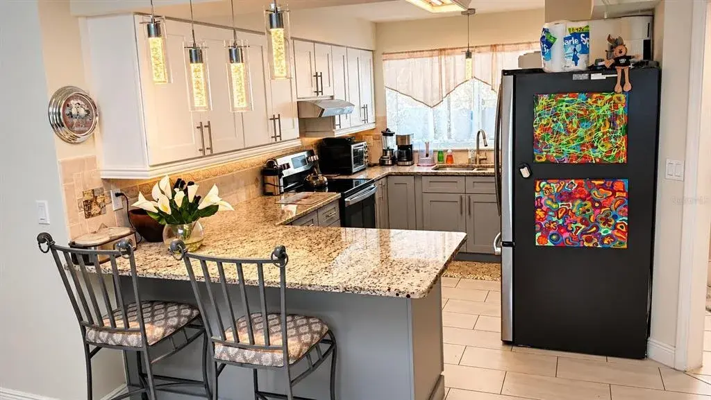 Contemporary Kitchen With Breakfast Bar