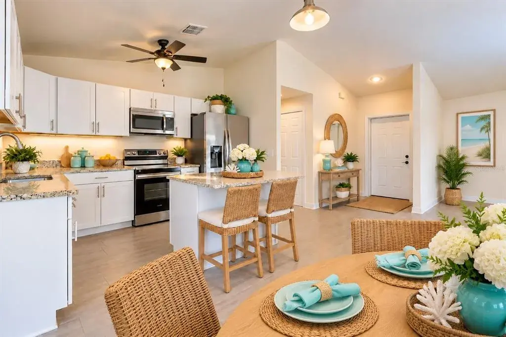 kitchen/dining area