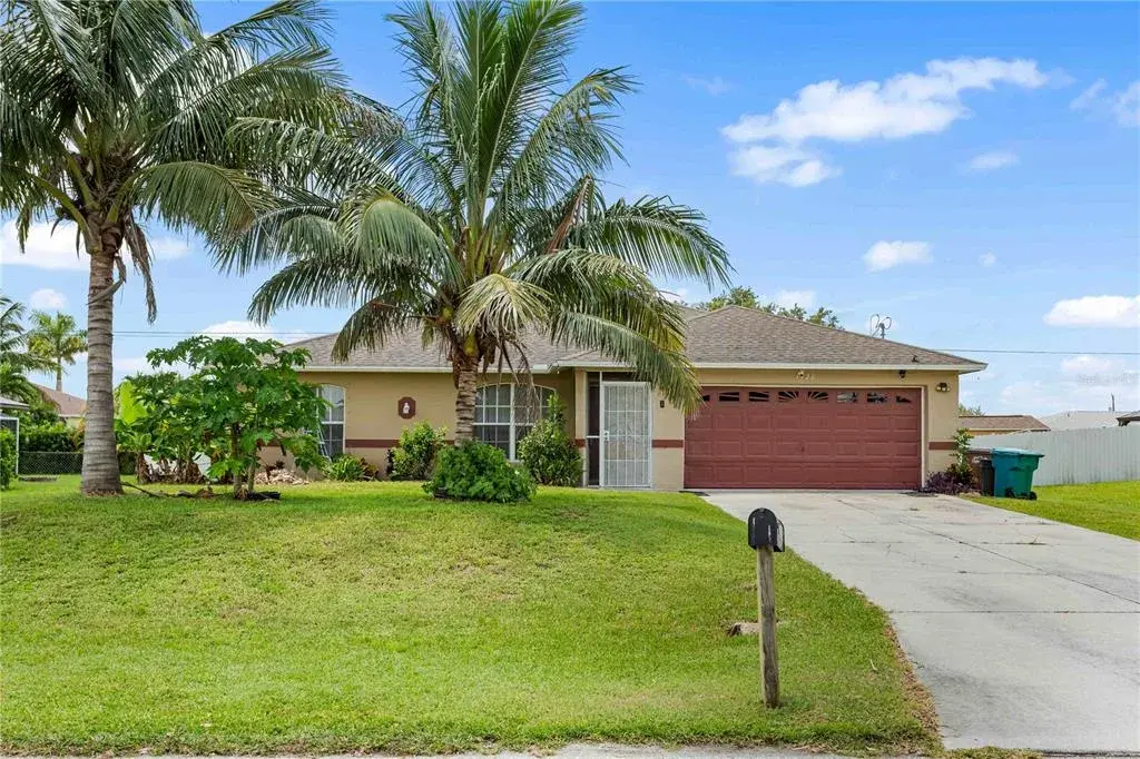 BIENVENIDA to your HOME in NE Cape Coral